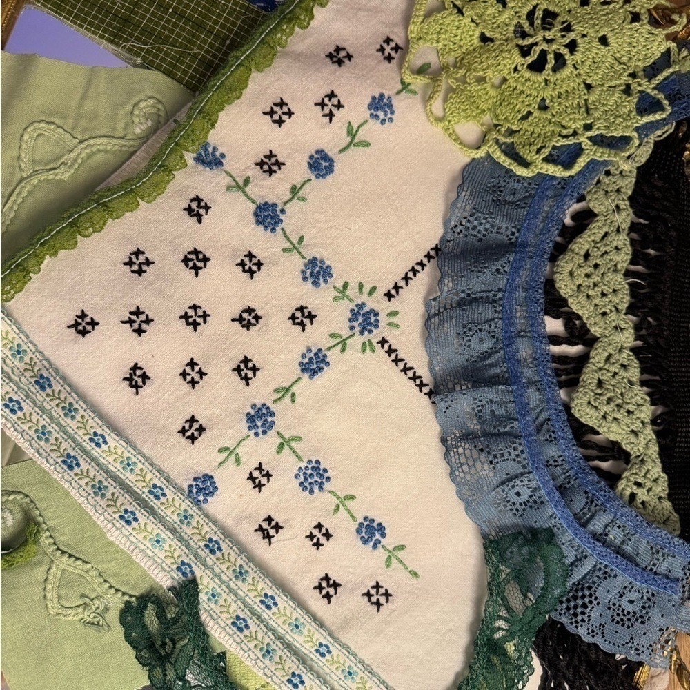 Vintage Fabric Scrap Bundle Blue Green Junk Journal Slow‎ Stitch Lace Embroidery - Picture 6 of 10